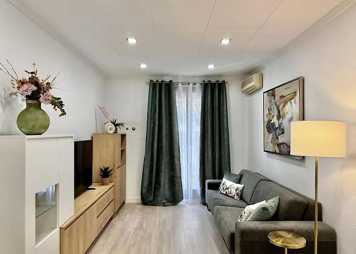Sant Antoni Stay: Experience Barcelona